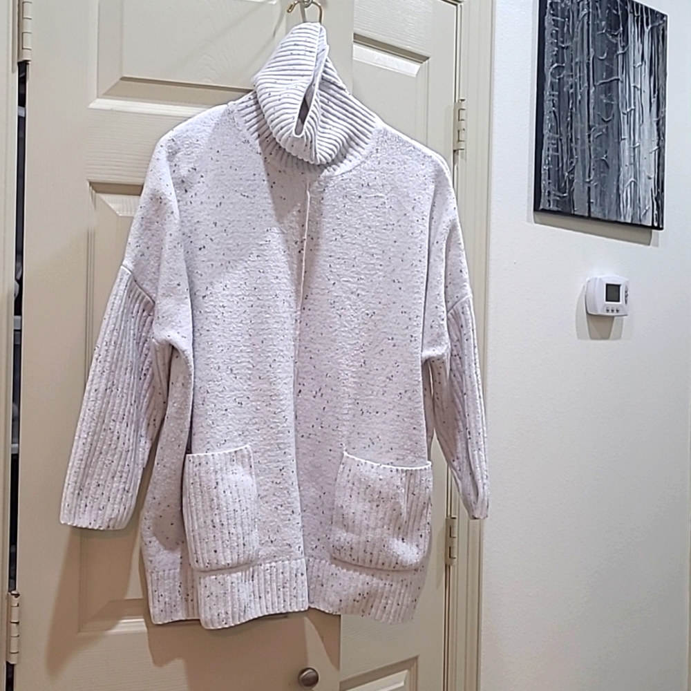 Madison Grey size Large speckled white boxy turtleneck pullover w/ real pockets - Picture 3 of 11